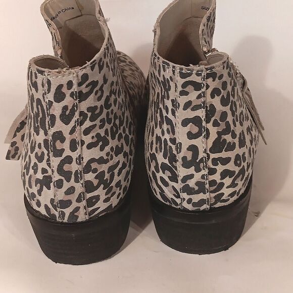 Dolce Vita Leopard Print Ankle Boots. Animal Print, Ankle Boots - Picture 5 of 13